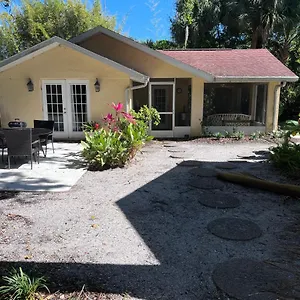 Private With Outside Garden Walk To The Bay And Ringling Museum Minutes From Downtown , Sarasota United States